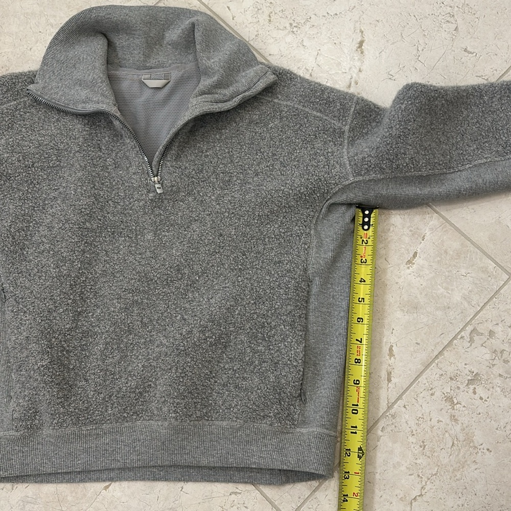 lululemon sherpa quarter zip sweatshirt. boxy fit. gray. size 4. EUC - Picture 2 of 5